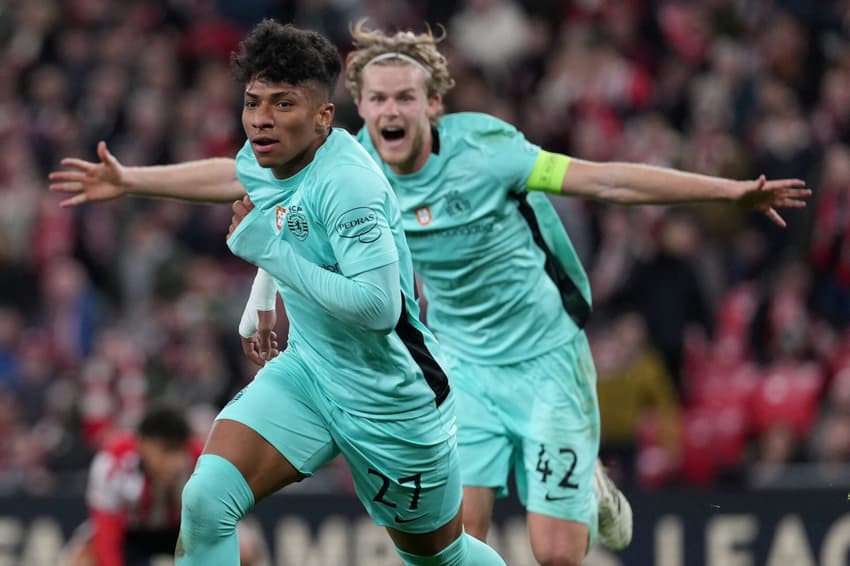 Alisson Santos comemora gol da classificação do Sporting às oitavas de final da Champions