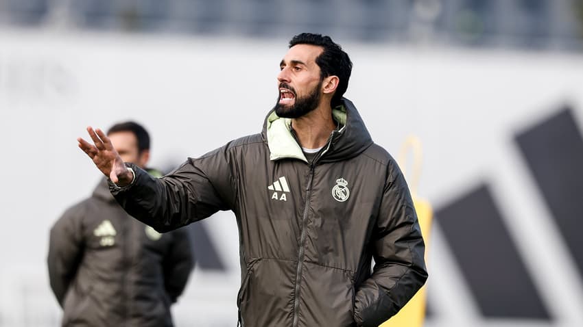 Álvaro Arbeloa no primeiro treino como técnico do Real Madrid (Foto: Divulgação/X)