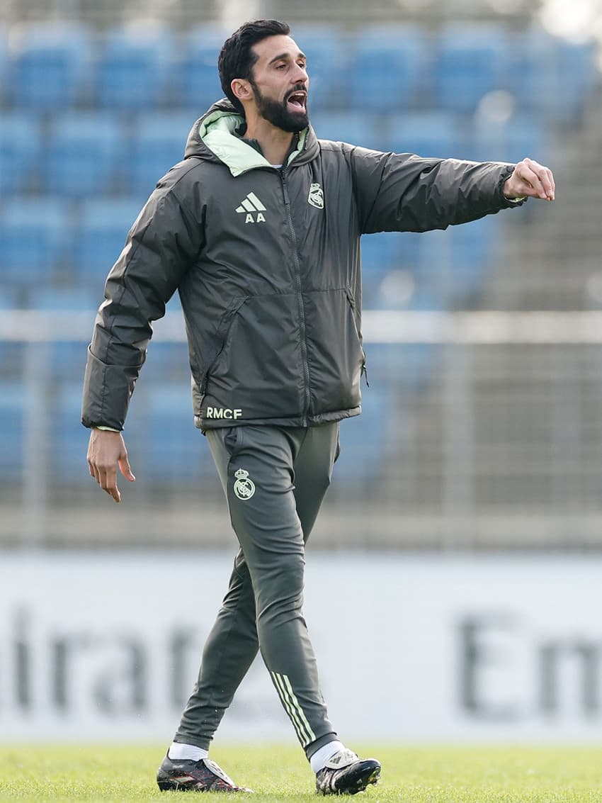 Álvaro Arbeloa no primeiro treino como técnico do Real Madrid (Foto: Divulgação/X)