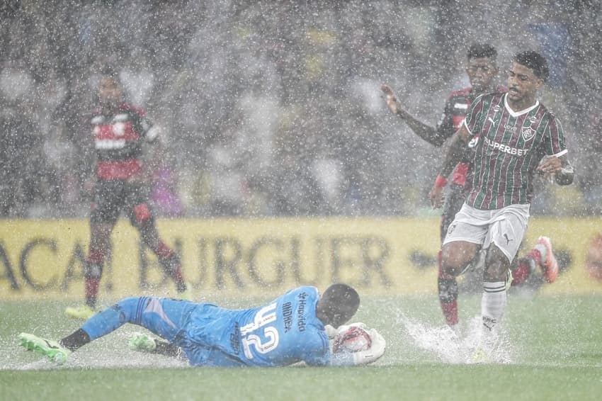 Andrew estreou pelo Flamengo com derrota para o Fluminense (Foto: Thiago Ribeiro/AGIF/GazetaPress)