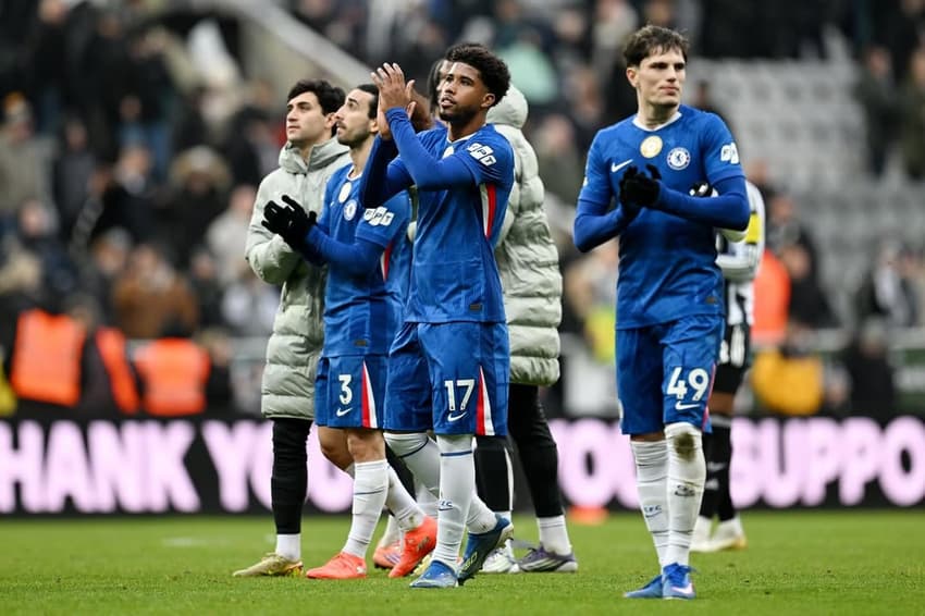 Andrey Santos em ação pelo Chelsea (Foto: Reprodução/X)