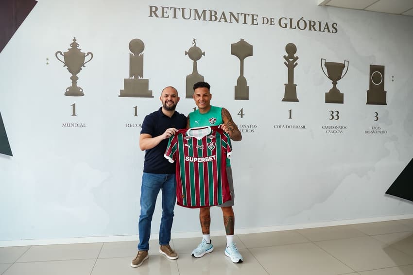 Mattheus Montenegro e Guilherme Arana no CT Carlos Castilho (Foto: Marcelo Gonçalves/FFC)