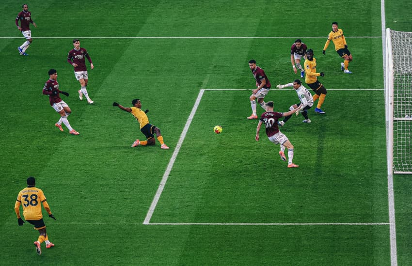 Jhon Arias está no Wolverhampton desde julho de 2025