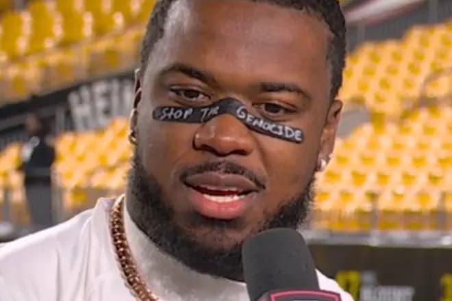 Azeez Al-Shaair em protesto a favor de Gaza (Foto: Transmissão / ESPN)