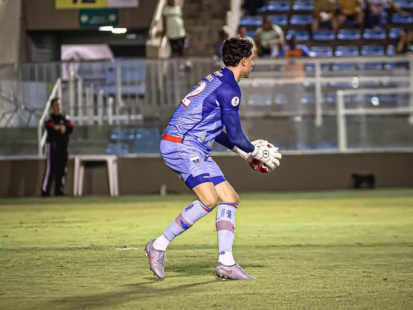 Brenno na partida entre Fortaleza e Floresta, pelo Campeonato Cearense (Foto: Thiago Santos/MyPhoto Press/Gazeta Press)
