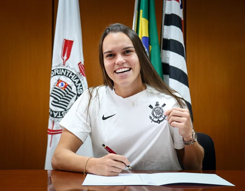 Ana Vitória assinou com o Corinthians. (Foto: Rodrigo Gazzanel/Corinthians)