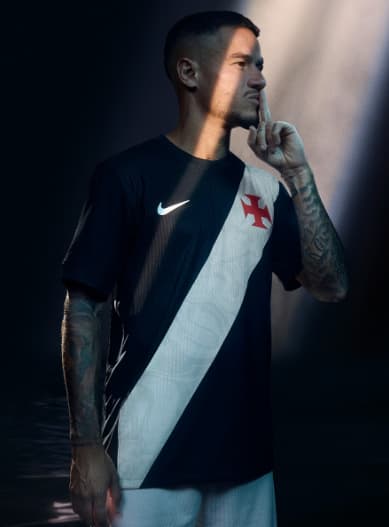 Coutinho é o modelo do lançamento da nova camisa do Vasco em parceria com a Nike (Foto: Divulgação)