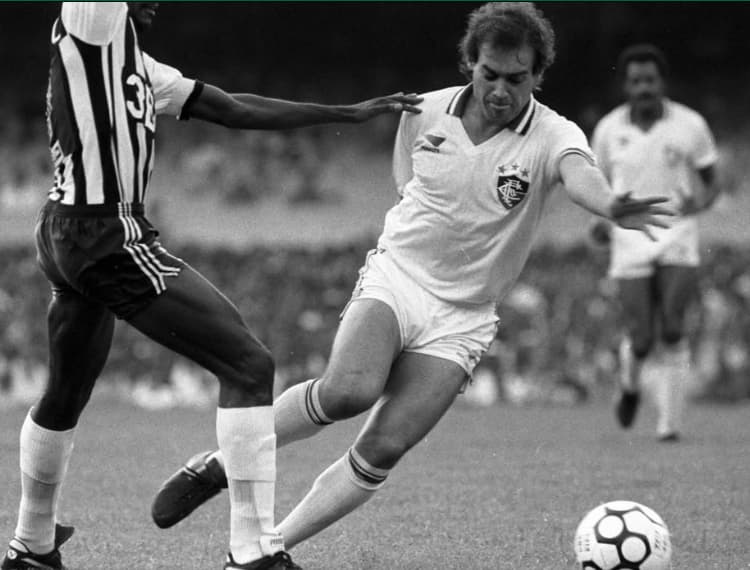 Tato em ação pelo Fluminense