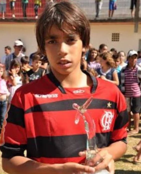 Paquetá quando criança, com a camisa do Flamengo (Foto: Divulgação)