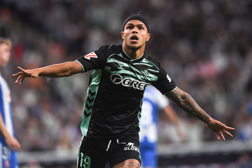 Cucho Hernández celebra gol pelo Real Bétis no Campeonato Espanhol (Foto: Divulgação / Real Bétis)