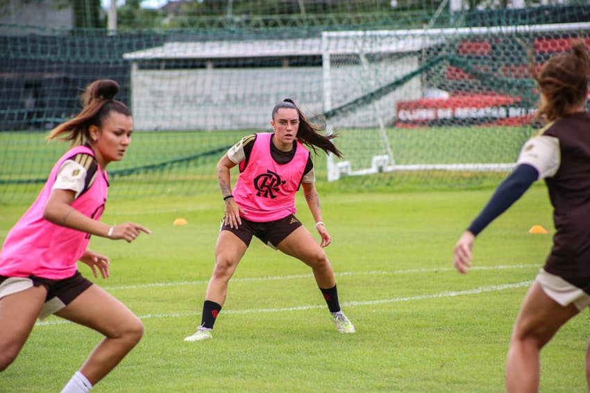 Treino do time feminino profissional do Flamengo (Foto: Julliana Novaes/CRF)