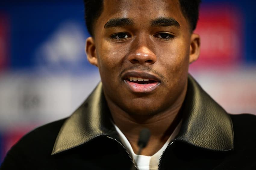 Endrick em primeira coletiva de imprensa como jogador do Lyon, da França