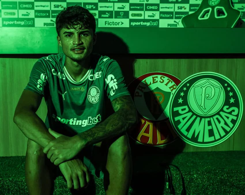 Larson assinou contrato com o Palmeiras até 2030 (Foto: Fabio Menotti/Palmeiras/by Canon)