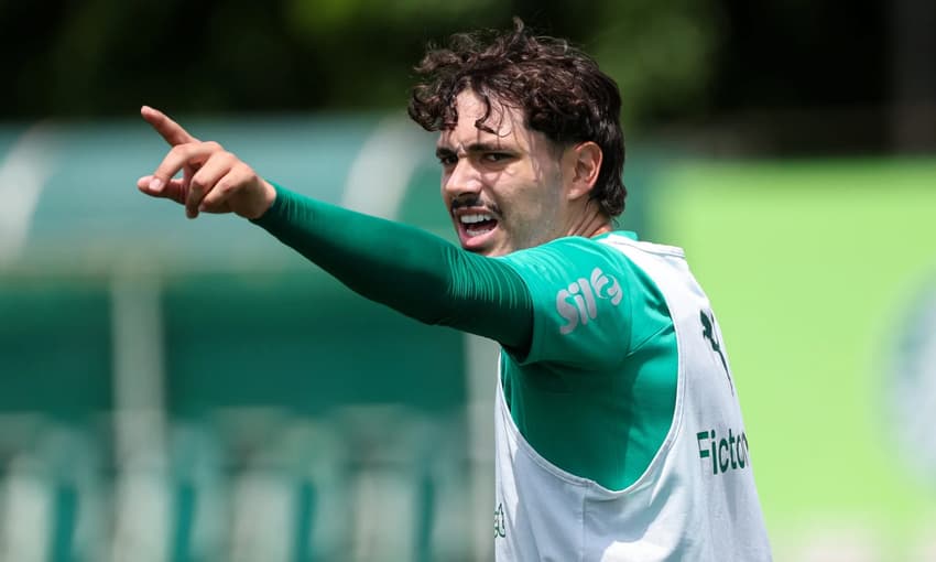 Mauricio, meia do Palmeiras, em treinamento na Academia de Futebol (Foto: Fabio Menotti/Palmeiras/by Canon)