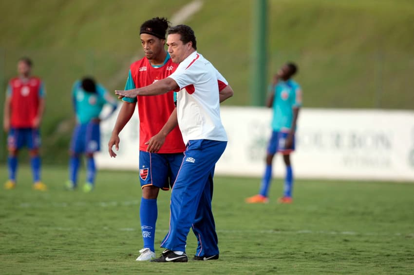 Flamengo 02 Ronaldinho Gaucho e Vanderlei Luxemburgo