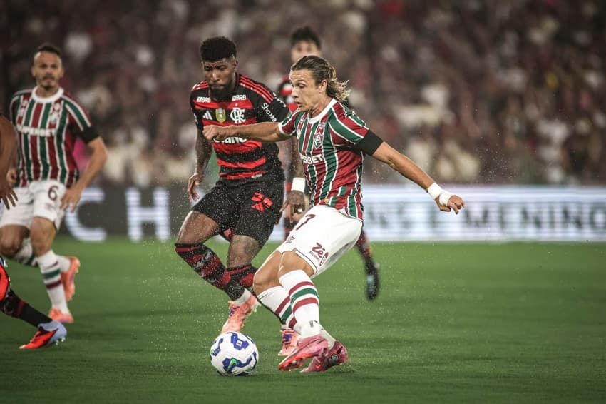 Flamengo e Fluminense em duelo pelo Brasileirão de 2025 (Foto: Thiego Mattos/Pera Photo Press/Gazeta Press)