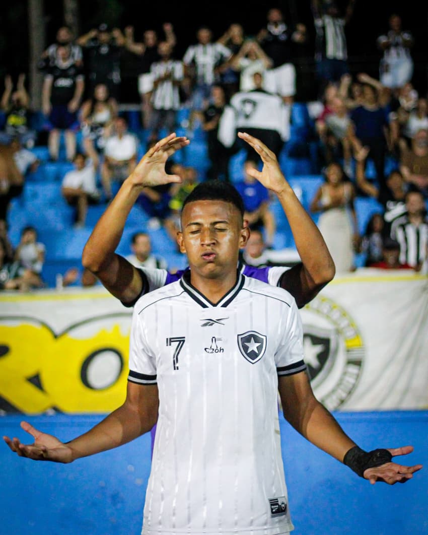 Kauan Toledo é o destaque da base do Botafogo (Foto: Henrique Lima/Botafogo)