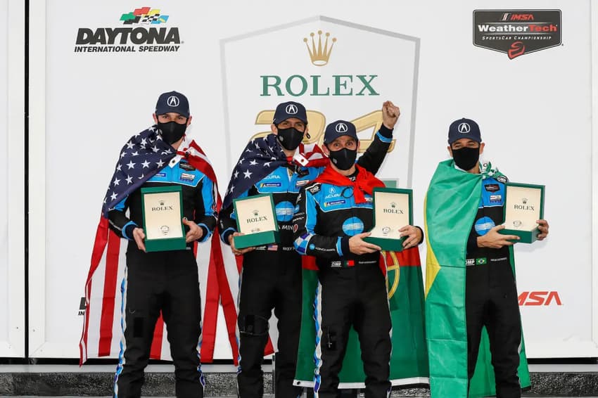 Guloso, Helio Castroneves tem três relógios por vitórias na Rolex 24 at Daytona em 2021, 2022 e 2023
