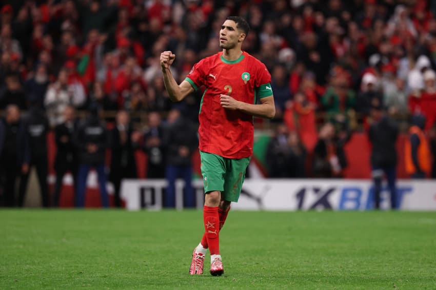 Hakimi comemora pênalti convertido por Marrocos contra Nigéria, na Copa Africana de Nações