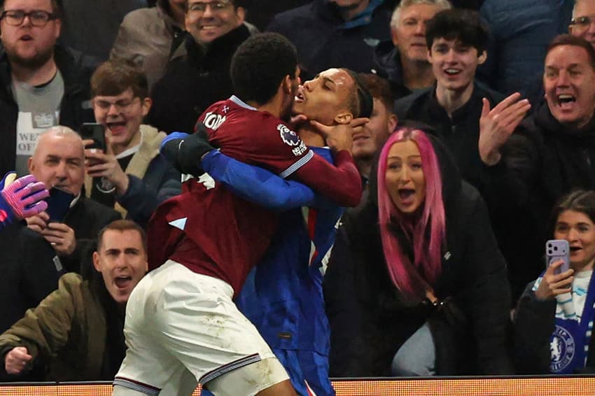 João Pedro em Chelsea x West Ham (Foto: Adrian DENNIS / AFP)
