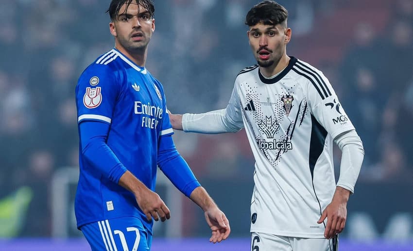 Jogadores do Real Madrid e Albacete em disputa (Foto: Reprodução/X)