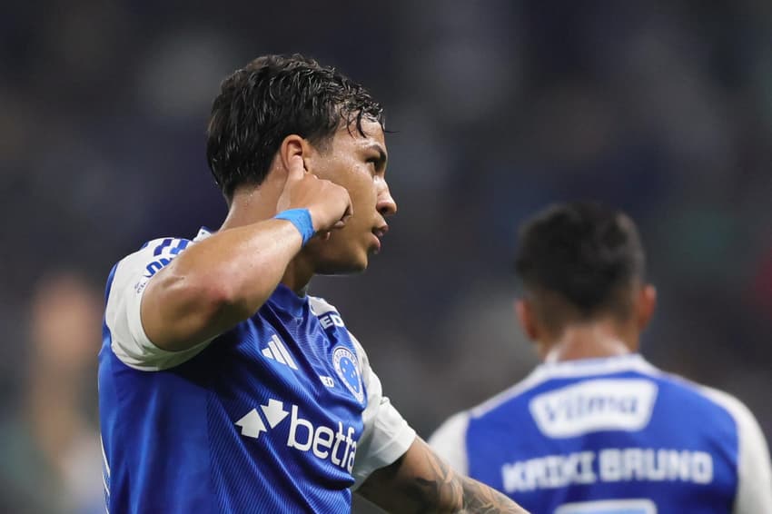 Kaio Jorge, atacante do Cruzeiro, comemora gol contra o Corinthians no Brasileirão (Foto: Gilson Lobo/Agif/Gazeta Press)