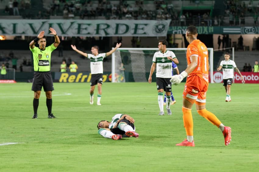 Lucas Crepaldi antebraço Coritiba