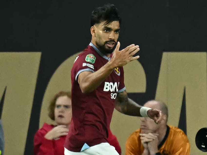Lucas Paquetá comemora gol marcado pelo West Ham sobre o Wolverhampton, na Copa da Liga Inglesa