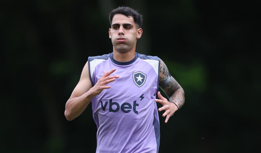 Lucas Villalba em primeiro treino com o elenco do Botafogo (Foto: Vítor Silva / Botafogo)