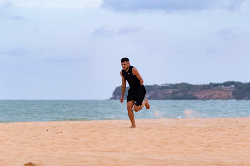 Petrucio Ferreira treinando na orla de João Pessoa (Foto: Cristiano Santos / @santimcristiano)