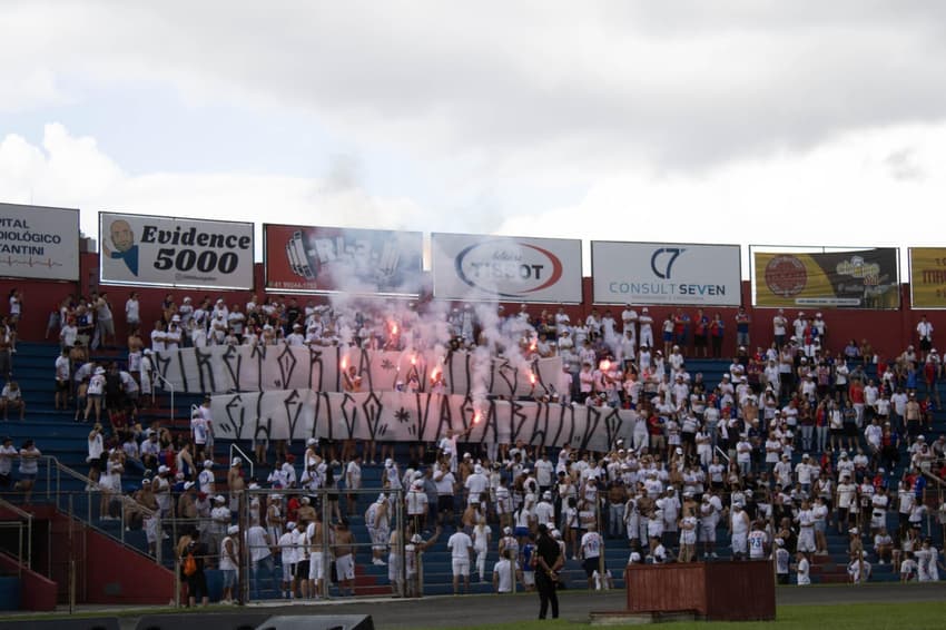 Protesto torcida Paraná Clube Vila Capanema Paranaense 2025