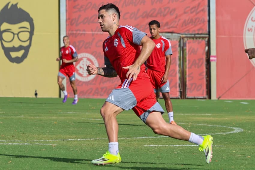 Villagra, volante do Internacional