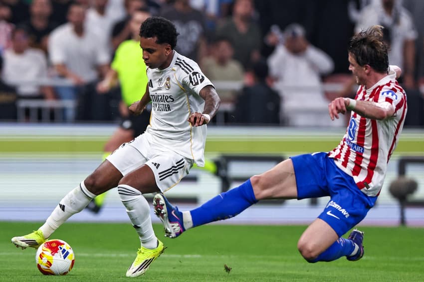 Rodrygo em ação no clássico entre Atlético de Madrid x Real Madrid (Foto: Fadel Senna/AFP)