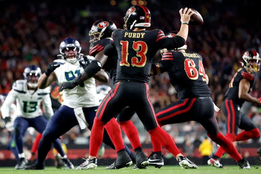San Francisco 49ers e Seattle Seahawks em duelo pela semana 18 da NFL (Foto: Lachlan Cunningham/Getty Images/AFP)