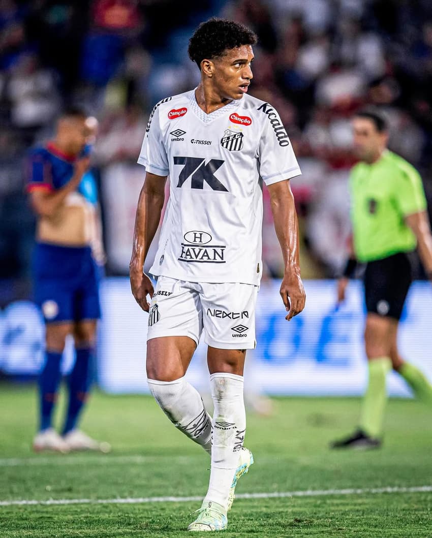 Souza tem contrato com o Santos até o fim de 2028. (Foto: Divulgação/ Instagram)