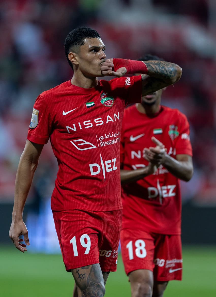 Mateusão em ação pelo Shabab Al Ahli (Foto: Shabab Al Ahli / X)