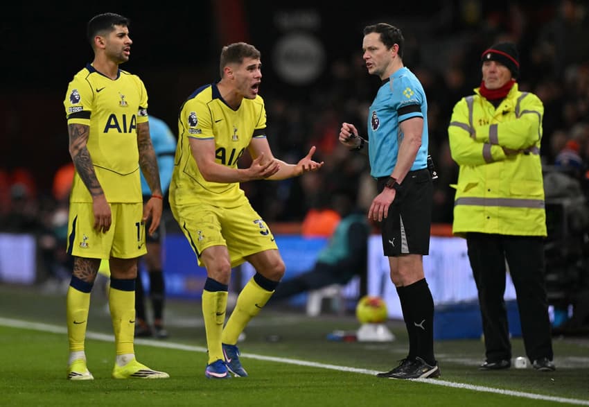 Pela Premier League, o Tottenham foi derrotado por 3 a 2 para o Bournemouth (Foto: Glyn KIRK / AFP)