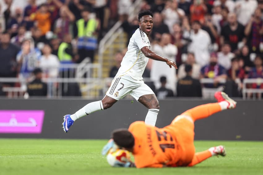 Vini Jr marcou golaço em Barcelona x Real Madrid (Haitham AL-SHUKAIRI / AFP)