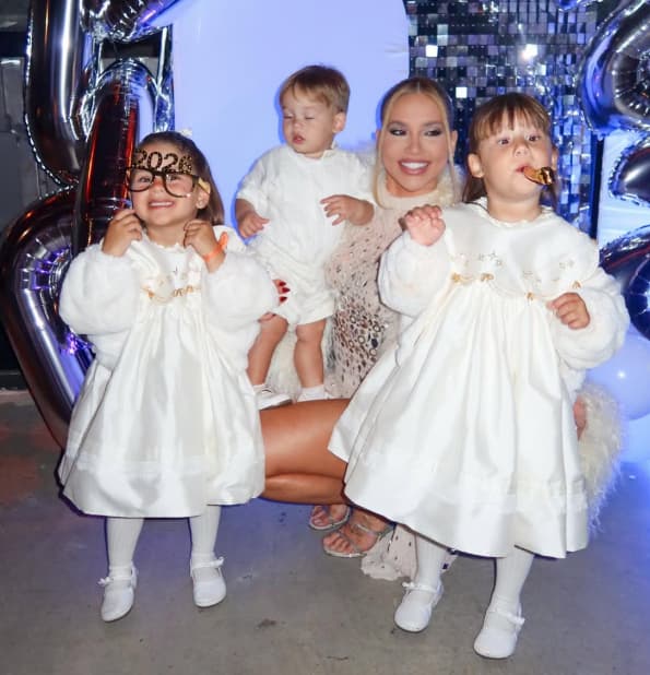 Virginia com filhos na virada de ano de 2026 (Foto: Reprodução)