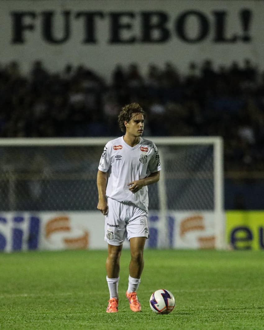 Bernardo Paias durante a vitória do Santos diante do Real Brasília. (Foto: Reinaldo Campos/ Santos FC)