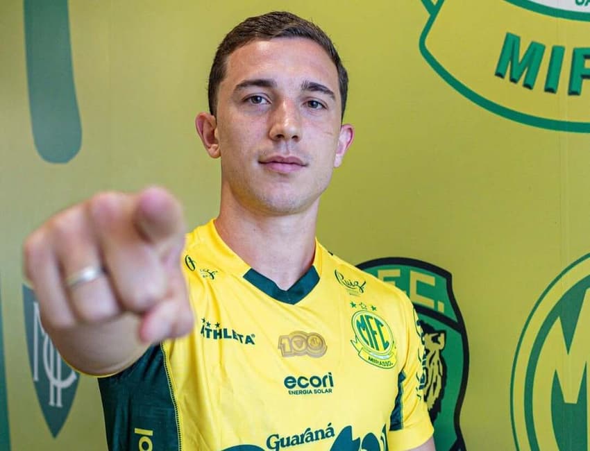Nathan Fogaça foi oficializado no Mirassol (Foto: JP Pinheiro/Agência Mirassol)