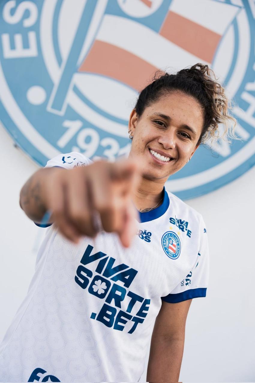 Meia Raquel, ex-Santos e Ferroviária, é anunciada oficialmente como primeiro reforço do time feminino do Bahia para 2026 (Foto: divulgação / EC Bahia)