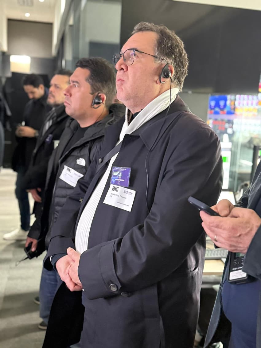 Marcelo Teixeira durante viagem para imersão na Premier League. (Foto: Divulgação/ Internet)