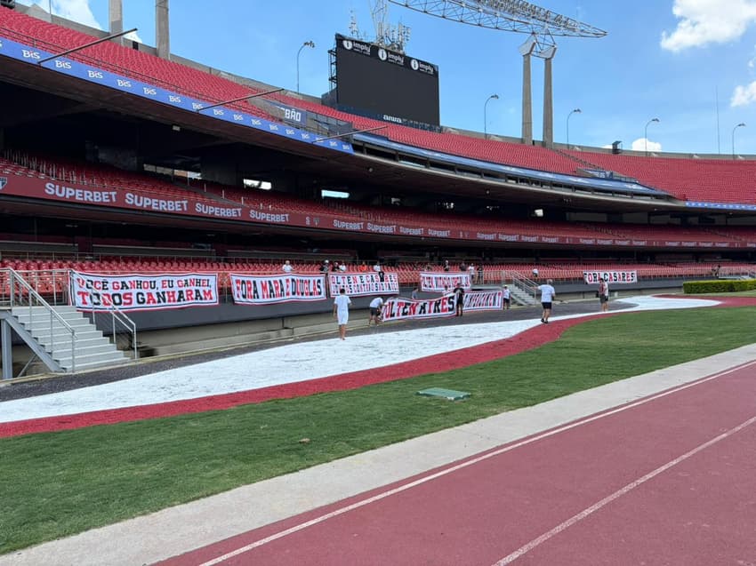Protesto da torcida do São Paulo no Morumbis (Foto: Reprodução)