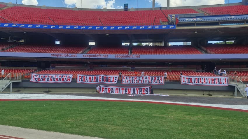 Protesto da torcida do São Paulo no Morumbis (Foto: Reprodução)