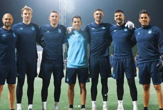 Darío Herrera com a seleção principal da Argentina na Copa de 2022 (Foto: Reprodução)