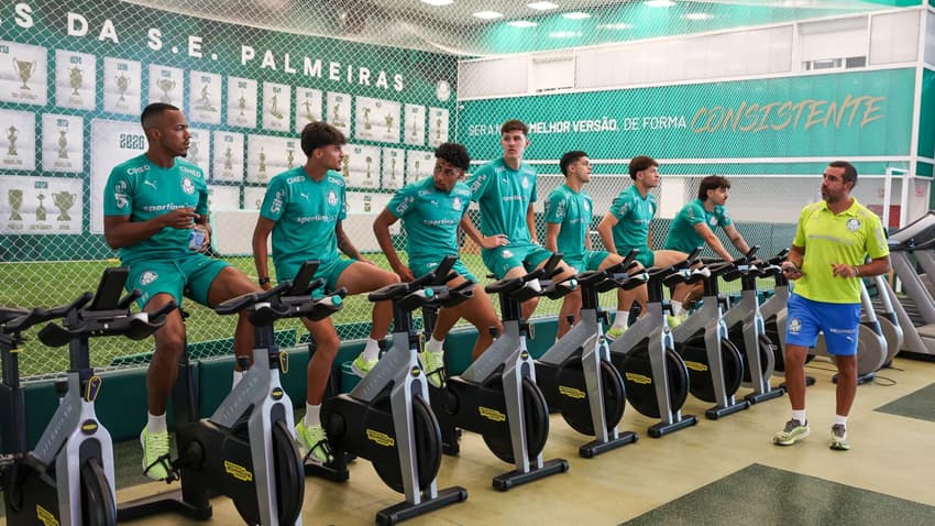 Atletas do Palmeiras que aturam por mais de 45 minutos na vitória sobre a Portuguesa realizaram processo de recuperação física na Academia de Futebol (Foto: Fabio Menotti/Palmeiras/by Canon)