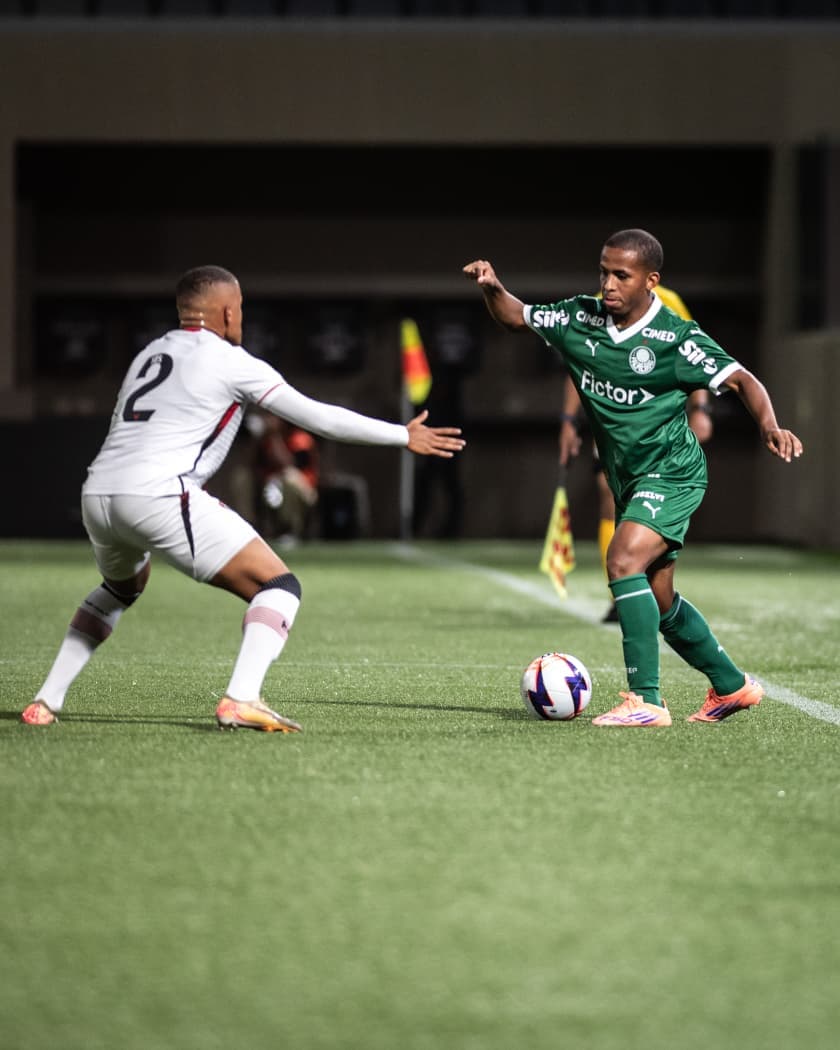 Jogadores de Palmeiras e Vitória durante partida da Copinha (Foto: Guilherme Veiga/Palmeiras)