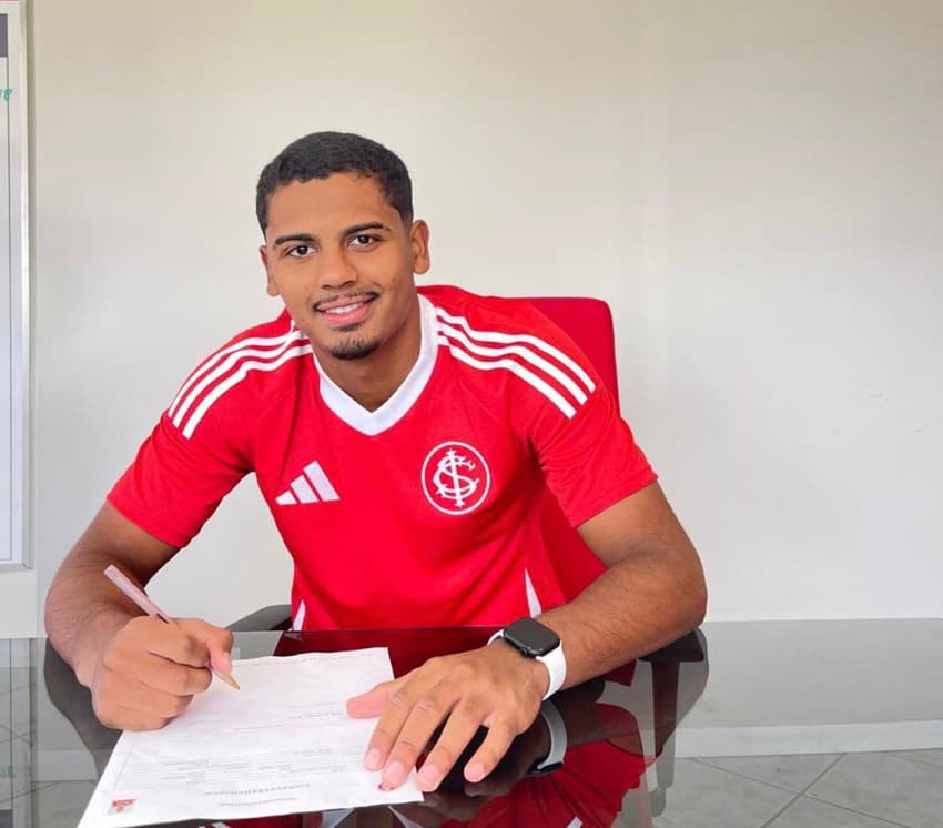 Victor Jesus acertou com o Internacional (Foto: Reprodução/Instagram)