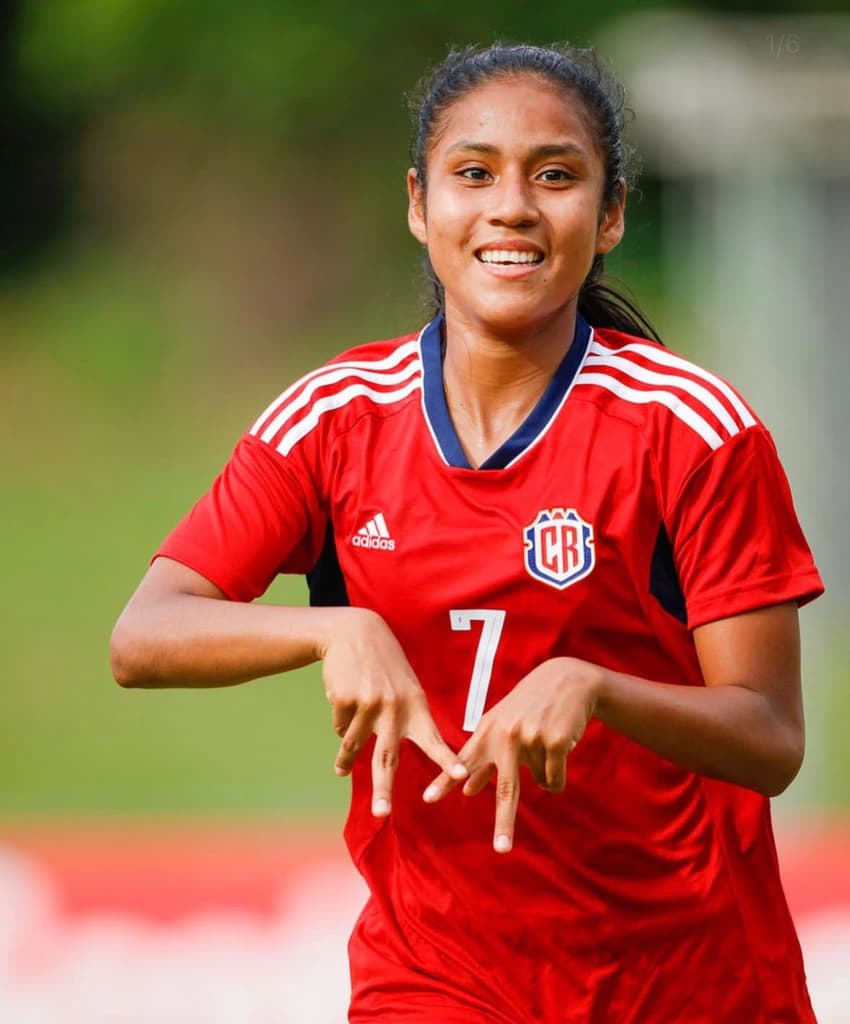 Verónica Matarrita comemora gol pela seleção costarriquenha. (Foto: reprodução/redes sociais)